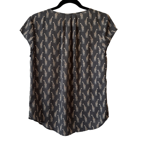 H&M Conscious Women's 6 Giraffe Print Pintuck V Neck Gray Blouse Business Office - Picture 2 of 9